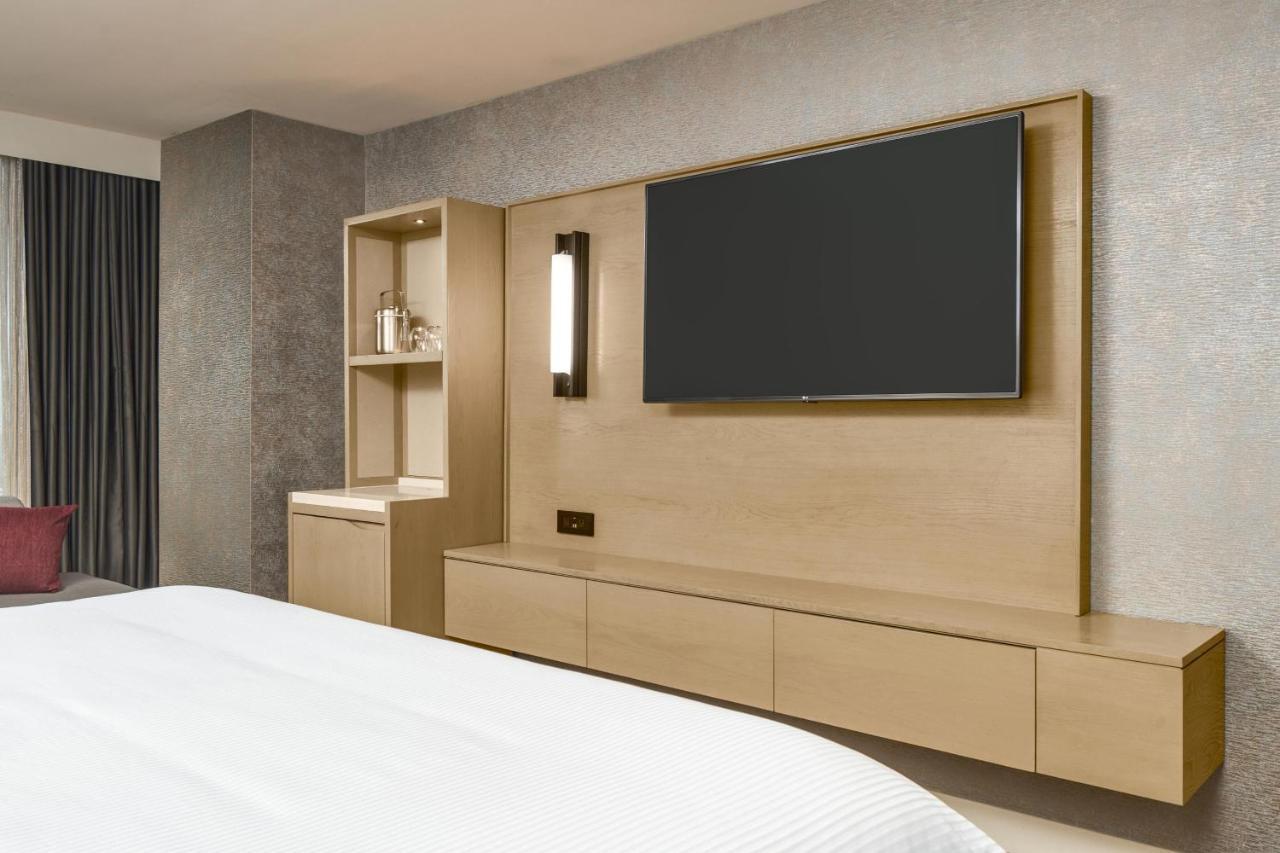 Guest room, 1 King, High floor,1403077982:JPEG